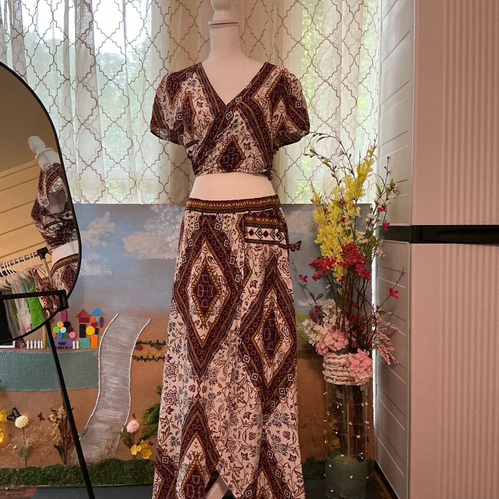Elegant Geometric Print Skirt Set - White and Brown